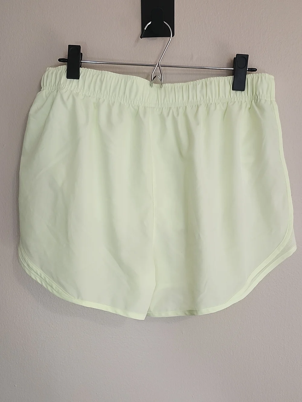 Nike Women's Light Yellow Running Shorts/Size Large - Picture 4 of 6
